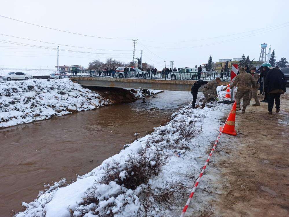 Sulama kanalına düşen otomobildeki 3 çocuğun cansız bedenine ulaşıldı! Baba hala aranıyor 12